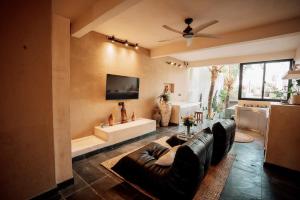 Uluwatu Kuru Kure Tropical Living