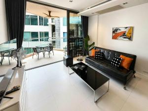 Modus Pattaya Beachfront Apartment