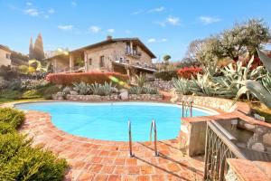 Apartment with Outdoor Dining - Happy Rentals