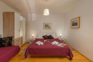 House Papinka with Private Pool & Garden - Happy Rentals