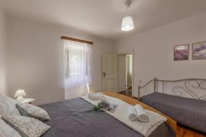 House Papinka with Private Pool & Garden - Happy Rentals