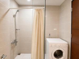 Cozy & Elegant Stay in One Uptown BGC
