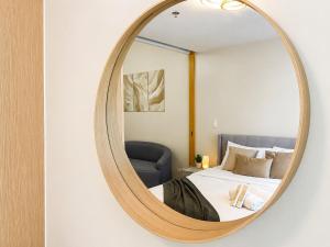 Cozy & Elegant Stay in One Uptown BGC