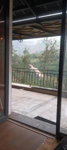SHOLA Holiday Home with Uyillatti Waterfalls View