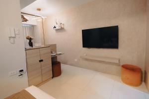 Cozy 2 Beds MOA Pasay with Netflix and Wifi