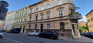 3bedroom apartment, close to Main Station, with AC