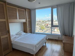 Sky-high Lake-View Retreat, Near City, Airport&Bus