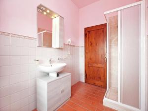 Modern Farmhouse in Pienza with Pool