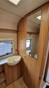 Nikos Caravan