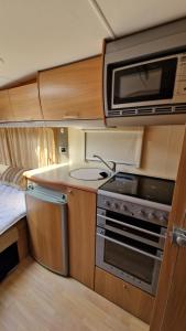Nikos Caravan