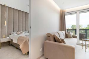Comfortable Apartment with a Balcony & Air Conditioning in Gdańsk by Noclegi Renters