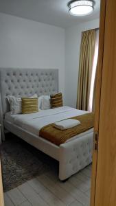 Executive two bedroom apartment which features swimming pool,gym and amazing scenic views