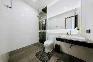 Leona Biz Home