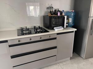 Spacious 2BDR Apt, balcony, Wi-fi, parking,2 Baths