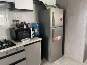 Spacious 2BDR Apt, balcony, Wi-fi, parking,2 Baths
