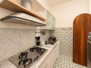 Small villa, terrace, parking, 10 min to the beach