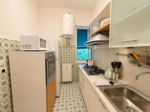 Small villa, terrace, parking, 10 min to the beach
