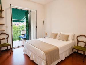 Small villa, terrace, parking, 10 min to the beach