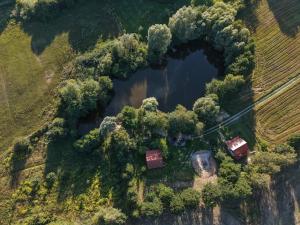 Kryjówka- domek z balią nad stawem bez sąsiadów