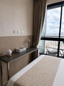 BTS Udom Suk - Pool, Gym, Coffee & WiFi
