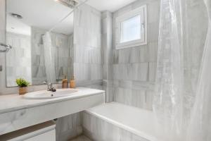 Relaxing Marbella 2BR with Pool and Private Terrace