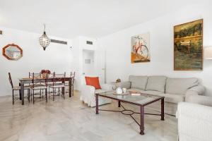 Relaxing Marbella 2BR with Pool and Private Terrace