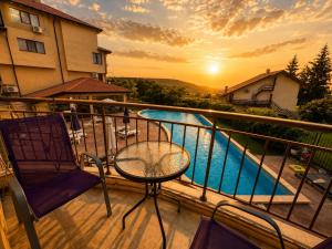 Albena Hills | 2BR, Pool & Garden Views