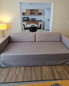 Jafar 6 - 2BR Apartment with Balcony & Workspace