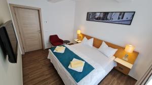Jafar 6 - 2BR Apartment with Balcony & Workspace