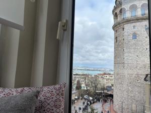 Just on Galata Tower Square - Amazing view - 2BR