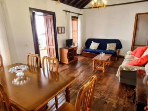 VV La Casita de Nina "by henrypole home"