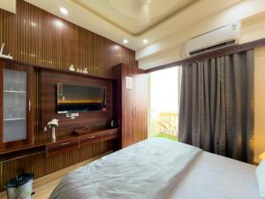 Studio Near Expo Mart