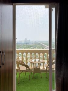 Studio Near Expo Mart
