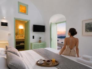 S for Santorini Unique Suites- Volcano, Sunset & Caldera View!