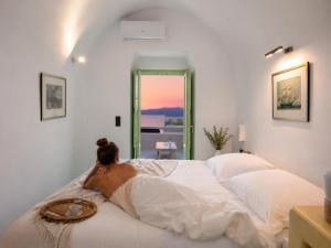 S for Santorini Unique Suites- Volcano, Sunset & Caldera View!
