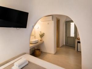 S for Santorini Unique Suites- Volcano, Sunset & Caldera View!