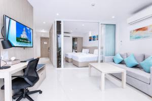 Seaview 1 Bderoom Beach Access - The Beach Front 5306