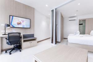 Seaview 1 Bderoom Beach Access - The Beach Front 5306