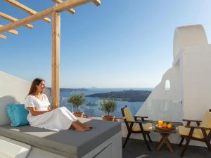 Cliff Caldera Modern Suites -Volcano, Sunset & Caldera View