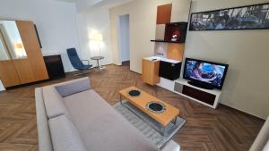 Jafar 8 - 1BR Apartment with Balcony & Workspace