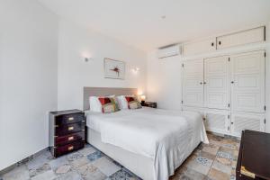 Downtown Carvoeiro 1BDR Apart W view by LovelyStay