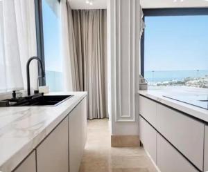 Luxury Penthouse with Sea View and Rooftop