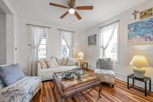 Broadway Cottage - Town, Hot Tub, Fire Pit, Grill, Wifi, Family Friendly, Pet Friendly