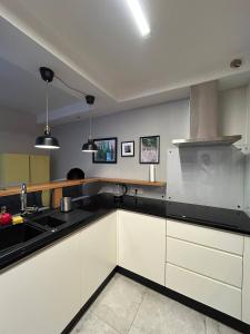 Lumina Premium 3-room Apart with Parking, Balcony