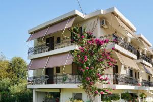 Rousetis Apartments