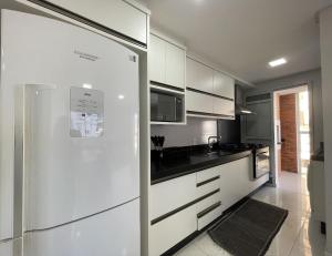 Maria Eduarda 201 - Apartamento com 3 quartos a apenas 3 minutos da praia