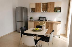 Jafar 9 - Spacious 1-Bedroom with Balcony