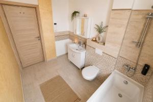 Jafar 9 - Spacious 1-Bedroom with Balcony