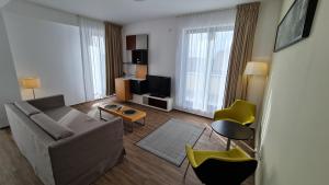 Jafar 9 - Spacious 1-Bedroom with Balcony