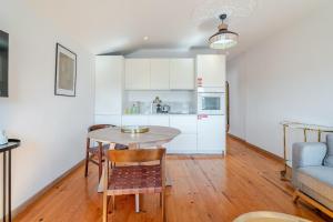 The Wine Side w City & River Views Mins 2 WOW